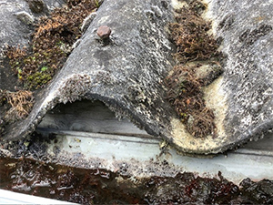 Asbestverdachte materialen tijdens bouwkundige keuring