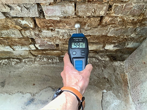 Vochtmeting tijdens bouwkundige keuring